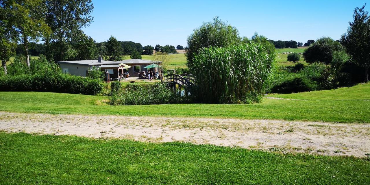 Peenehof Koeppen - Ferienwohnungen & Schlaffaesser Jordenstorf Luaran gambar