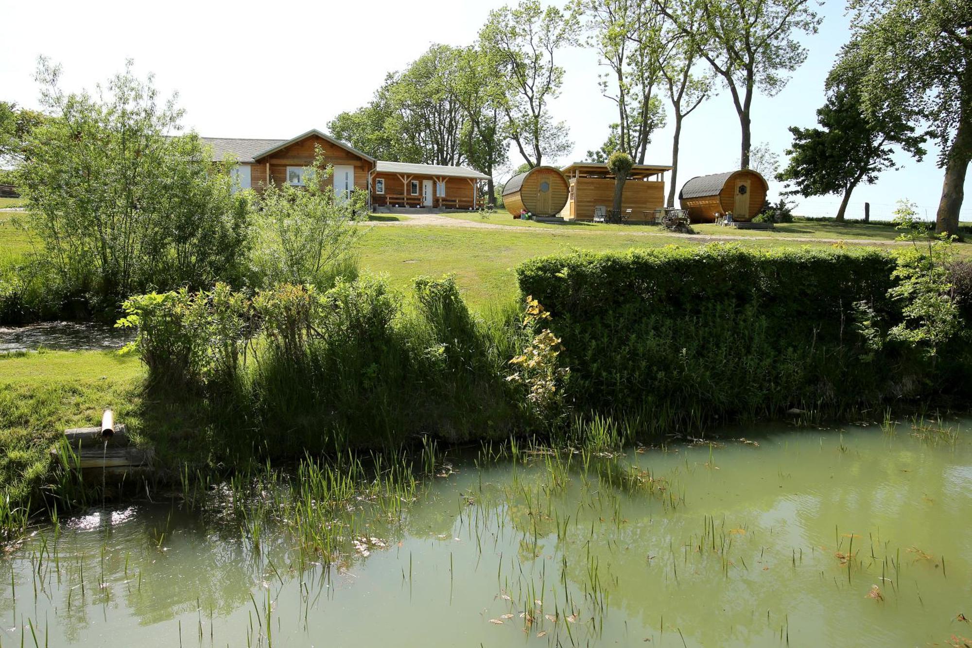 Peenehof Koeppen - Ferienwohnungen & Schlaffaesser Jordenstorf Luaran gambar